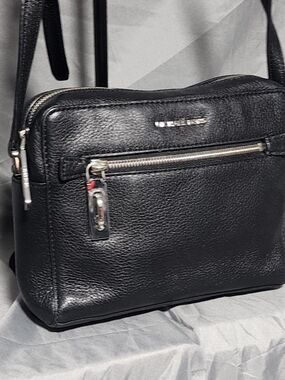 Michael Kors Jet Set Black Pebbled Leather Camera Crossbody Bag Purse